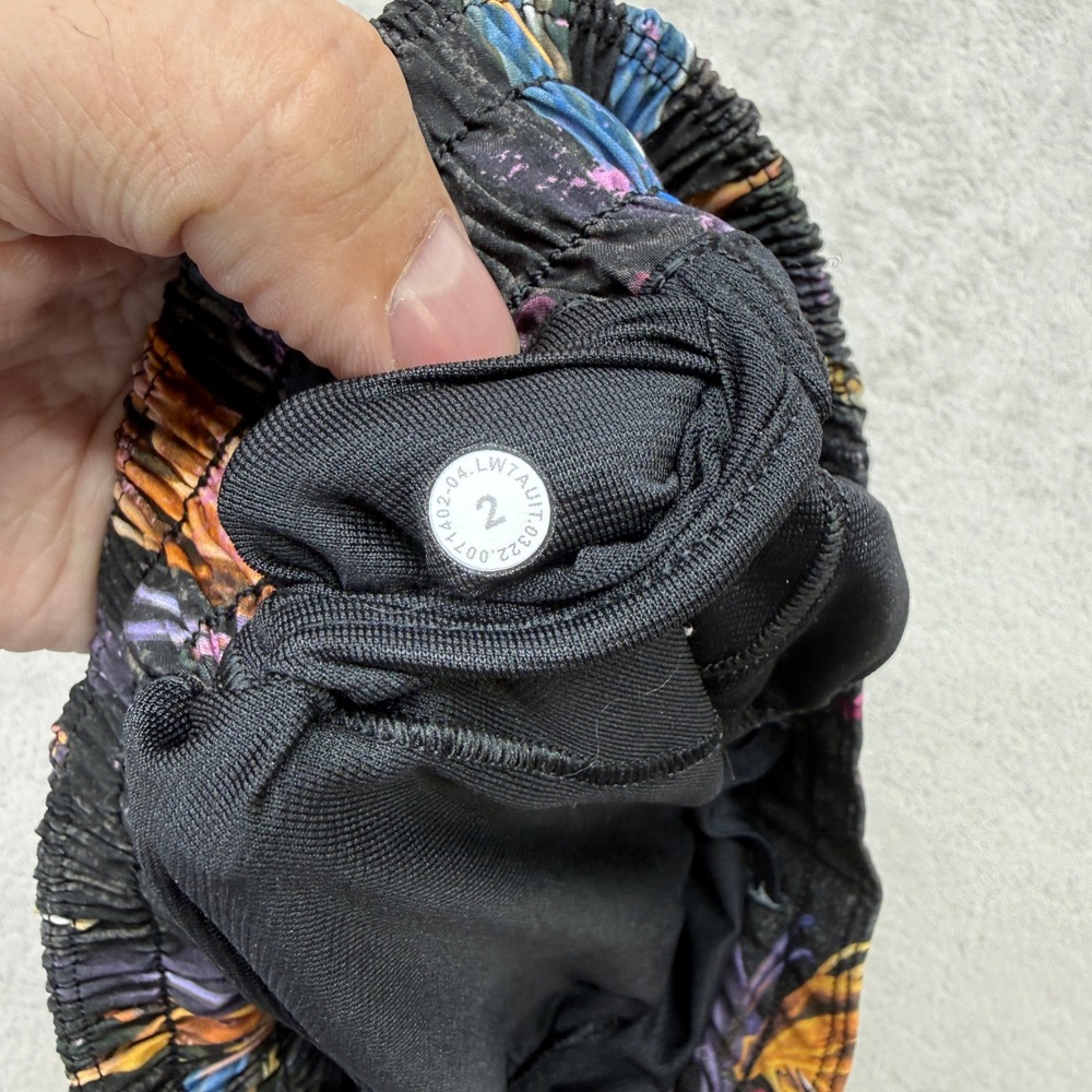 Lululemon Shorts Women's 2 Tracker Short V 4" Midnight Orchid Multi Floral Black - Picture 7 of 10